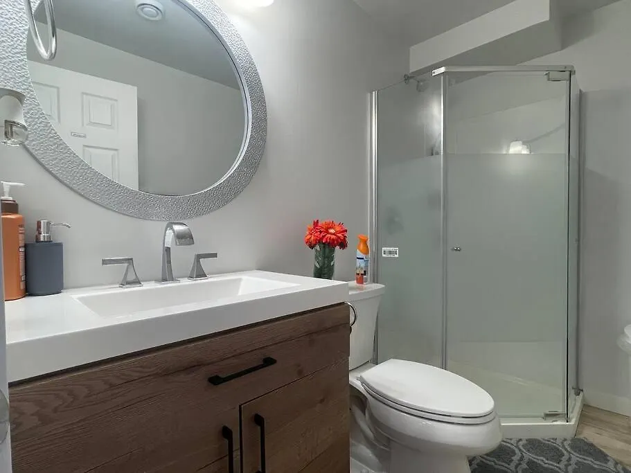 Fully Furnished Cozytwo Bedroom Γουίνιπεγκ Σπίτι διακοπών